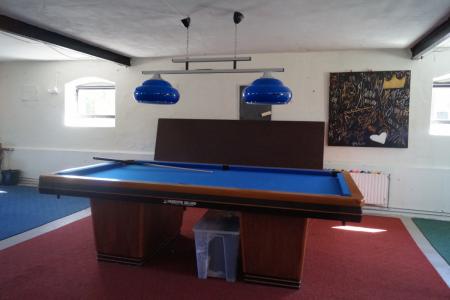 Grindsted billiard table with billiard lamps. 141x255 cm