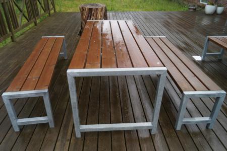 Table and bench set. Width 200x60cm.