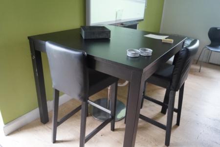 Table with 2 pieces of bar stools.