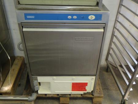 Industriopvaskemaskine Hobart med stativ og kurve