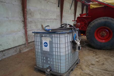 Palletank med pumpe og adblue cirka 500 liter.