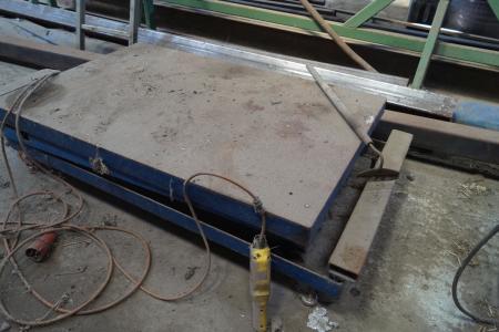 Electric hydraulic lifting table.