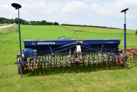 Drills marked. Nordsten Lift-O-Matic CLB 400, hydraulic cutting pressure, supplied by the harrow