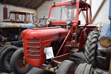 Veteran Tractor, mrk. Zetor 2011, 2 cyl. With a front loader. Starts / run. missing battery