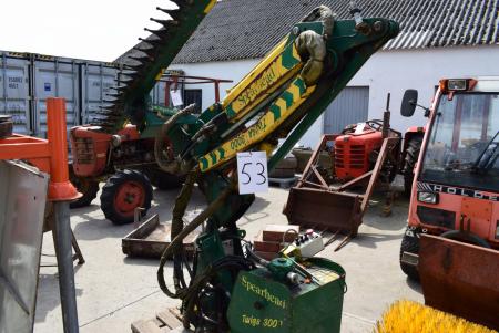 Hedge Trimmer, mrk. Spearhead TWIGA 3000, range 4.5 m vertically, ca. 3.5 m horizontal m. Electrical control box. Front-mounted on the holder redskasbærer (cat. 50). Can front and bagmonteres on other tractors