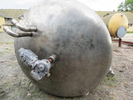Stainless steel tank with agitator 10000 liters