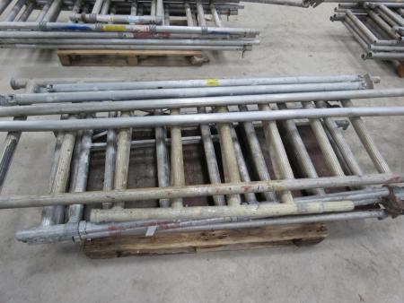 Rolling scaffolding with extensions
