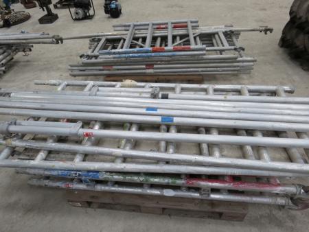 Mobile scaffolding with extenders and stabilizers