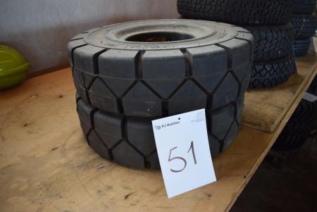 2 pcs. truckdæk 7.50 to 10. Solid rubber. unused