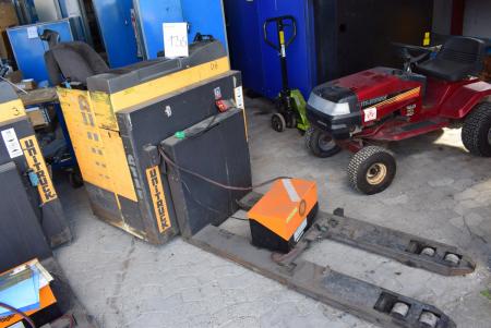 Powered Stacker with charger, mrk. Unitruck, driven about 6600 hours. Stand ok