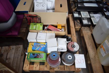 Pallet m. Double-sided tape, tools, cutting blades, etc.