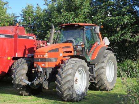 Same Rubin 180 Tractor with Air Conditioning, 6 cylinder. HK 180. Gear: 18x18. Forward behind, with powershift. Hours 4200 Year 2003. With reversible gear. Tires: For 60. behind 70 pattern Tires 650 * r42 with front lift.