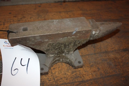 Anvil: length with horn: 450 mm. Width: 75mm. Height: 185 mm
