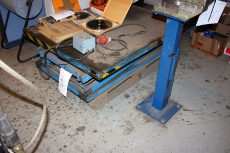 Electrical hydraulic lifting table, 1000 x 1250 mm. Lift: max. 1000 kg.