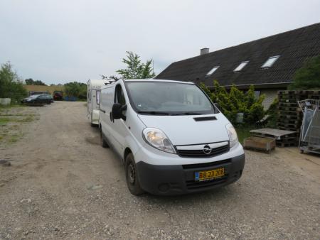 Opel Vivaro 2.0 Diesel. First indent. 31.03.2011 Fill in servo container. Last sight. 14-03-2016 Must be re-registered before leaving the seat. Kilometers show 229869 km. "