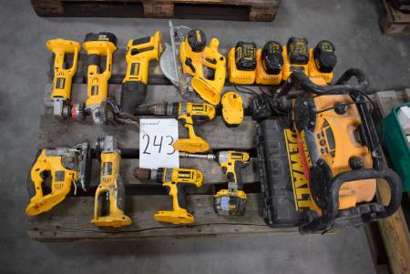 Pallet with div. Cordless power tools, drills, jig saw, circular saw, radio, etc.