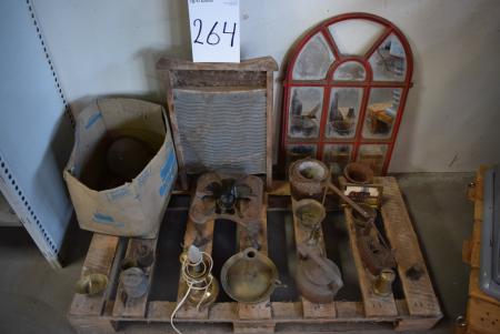 Pallet with div. Antiques, lamp, jug, washboard, mirror, etc.