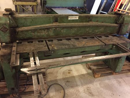 Strong Danish produced shears for 2000 mm. Plates for about 4 mm