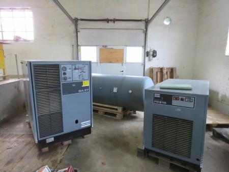 Compressor system Atlas Copco GA 37 h 49 583 with refrigeration dryer model FD 210. Incl. Pressure tank and oil separator. manuals included