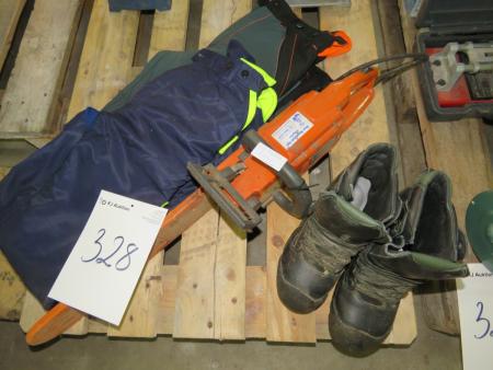 El chainsaw Husqvarna + safety boots str. 42 + 2 pairs of pants cut 46