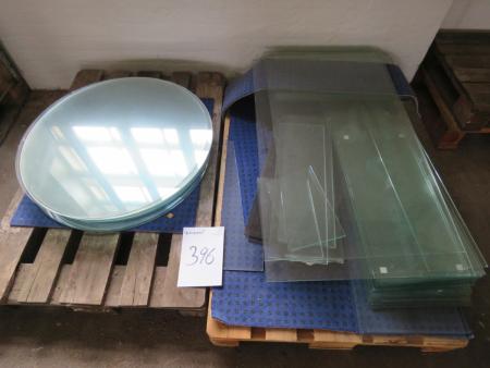 2 pallets of glass sheets for clothes racks, etc.