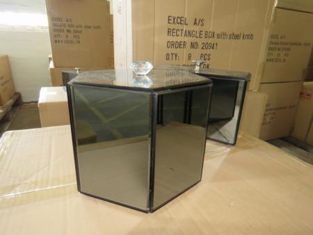 Pallet with smykkeboxe in glass, a total of 32 units.