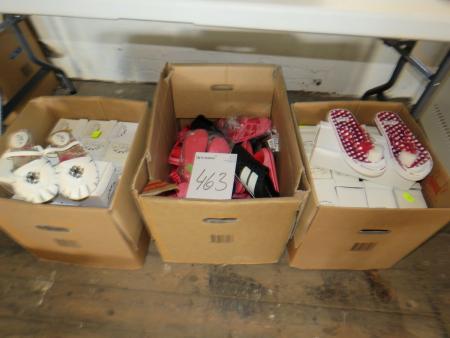 3 kasser med assorterede dame/børne sandaler NYE forskellige størrelser 