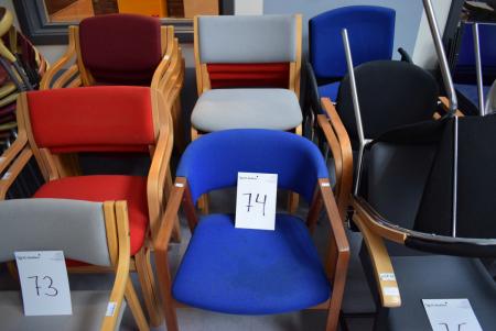 4 stk. stole rødt stof + 1 stk. stol blå stof + 1 stk. stol grå stof