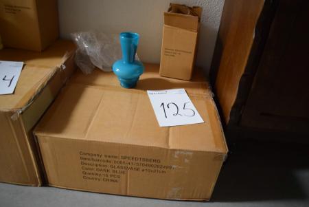 Box w. 16 pcs. vases