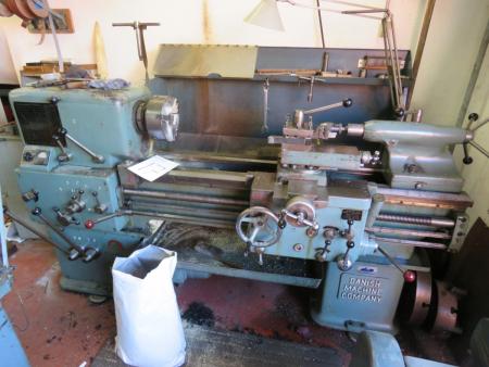 Ohio Damaco lathe with accessories. Total length 2200 mm piercing 450 mm.