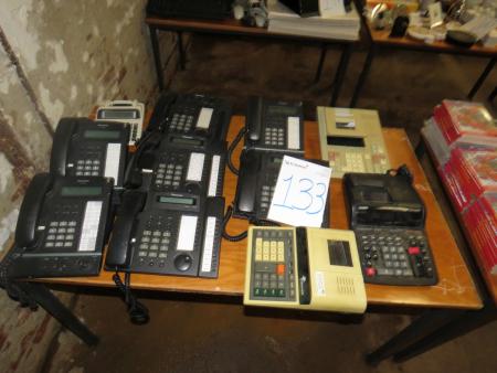 8 stk telefoner + 3 regnemaskiner