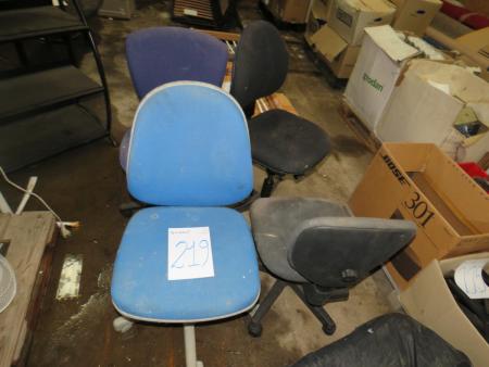 4 pcs of office chairs