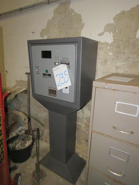Zahlungsmaschine im Solarzentrum ohne Schlüssel
