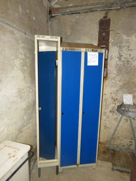 Wardrobes with 3 doors for spare parts / restoration
