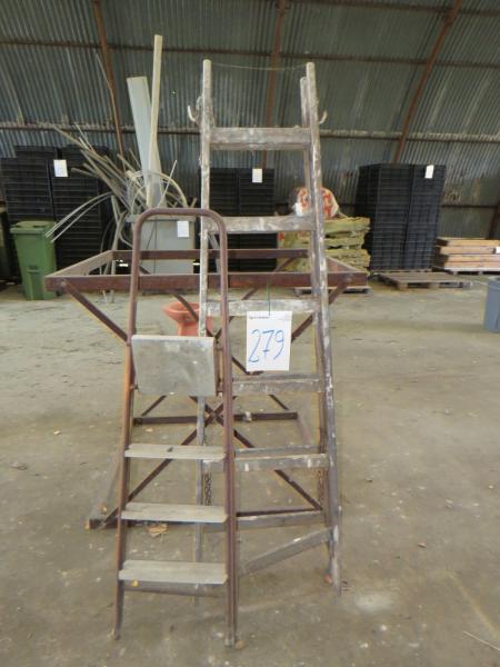 Wienerstiger 2 Stk: 1 Stück in Holz mit 6 Stufen H 160 cm + 1 Stk. In Metall mit 4 Stufen H 85 cm