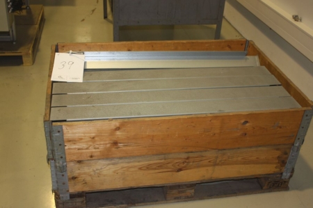 Pallet with pallet supports for pallet rack