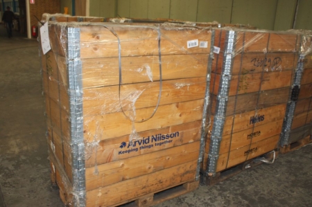 2 pallets with pallet collars