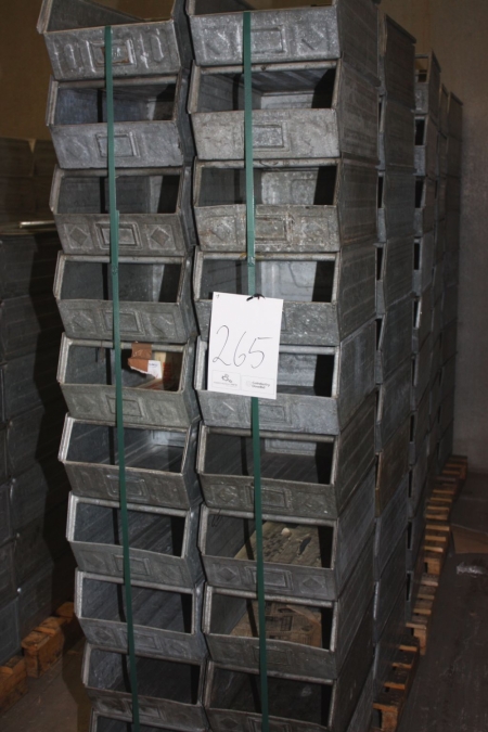 7 halvpaller med galvaniseret stål kasser, ca. 120 stk.