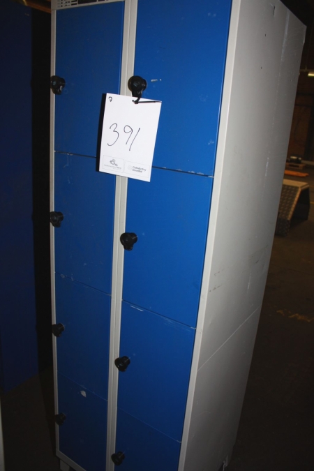 8-room lockers