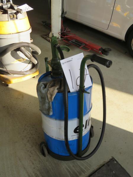 60 Liter Fass mit manueller Pumpe leer.