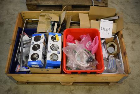 Pallet with div. Electrical articles, halogen lamps, cables, lamps, etc.