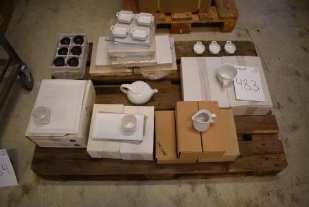 Pallet with div. Porcelain cups, cream jugs, dishes, etc.