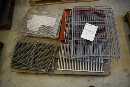 Pallet with div. Shelves + plates to oven
