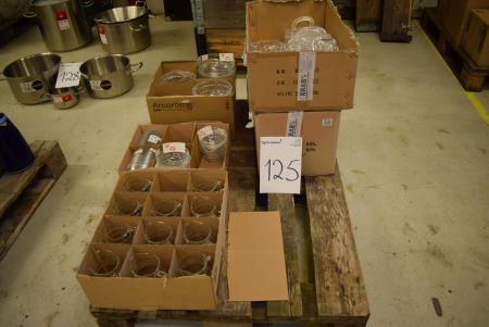 Pallet with div. Glass jugs, glass bowls and plastic jugs