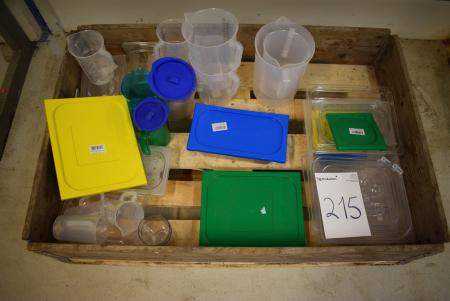 Pallet with div. Plastic measuring jugs boxes etc.