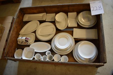 Pallet with div. Plates, dishes, mugs, etc.