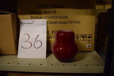12 red Speedtsberg vases