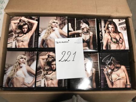 24 pcs. delicious, ass. Lingerie bra str. 85 B. Guiding. Price kr. 149, - pr. PCS.