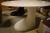 1 stk ovalt, højglans spisebord, 93 x 144 cm, hvidt. Demomodel med brugsspor.