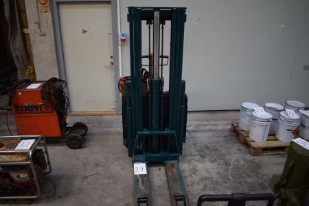 Electric pallet truck with charger 1250 kg, max. lift height 430 cm, driven 3016 hours
